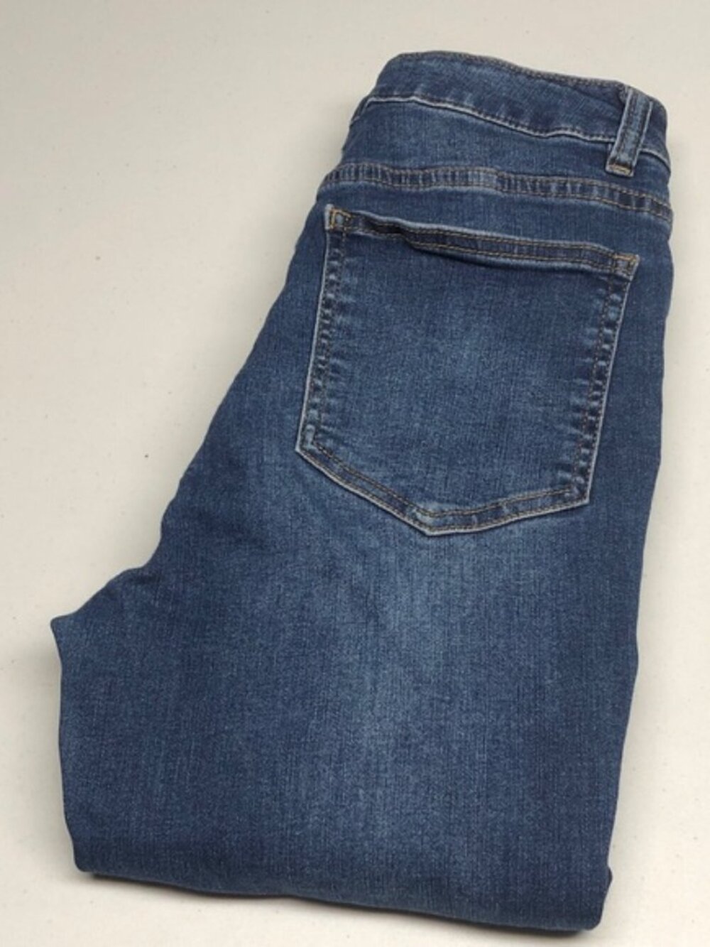 CALI ULTRA HIGH-RISE SKINNY JEANS 7/26x26 ⭐️